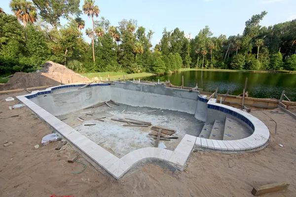 Choosing the Right Approach for Custom Swimming Pool Construction