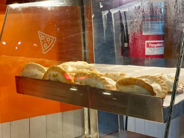 How Food Warmer Display Units Help Maintain Food Temperature